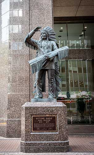 Sitting-Eagle-Statue-Calgary-Downtown